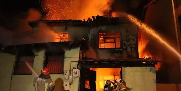 Bursa'da 2 katlı binada çıkan yangın söndürüldü