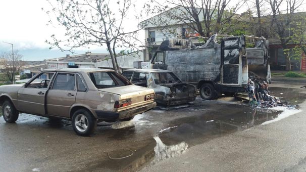 Bursa’da 3 saat içinde çaldılar, parçaladılar, yaktılar!