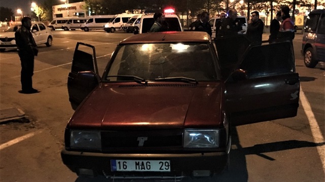 Bursa’da acemi hırsızlar benzinlik soydu, polise yakalandı