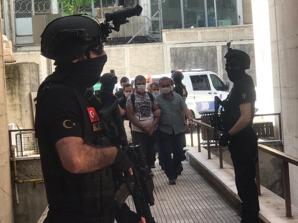 Bursa’da adliyeye sevk edilen 1 FETÖ şüphelisi tutuklandı 