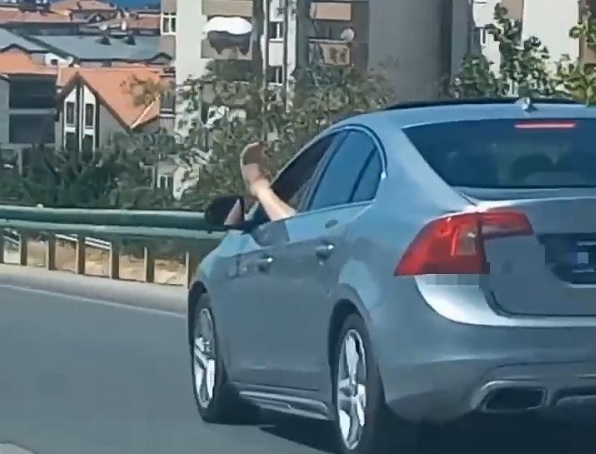 Bursa'da akılalmaz olay! Sorumsuz sürücünün yaptığına bakın