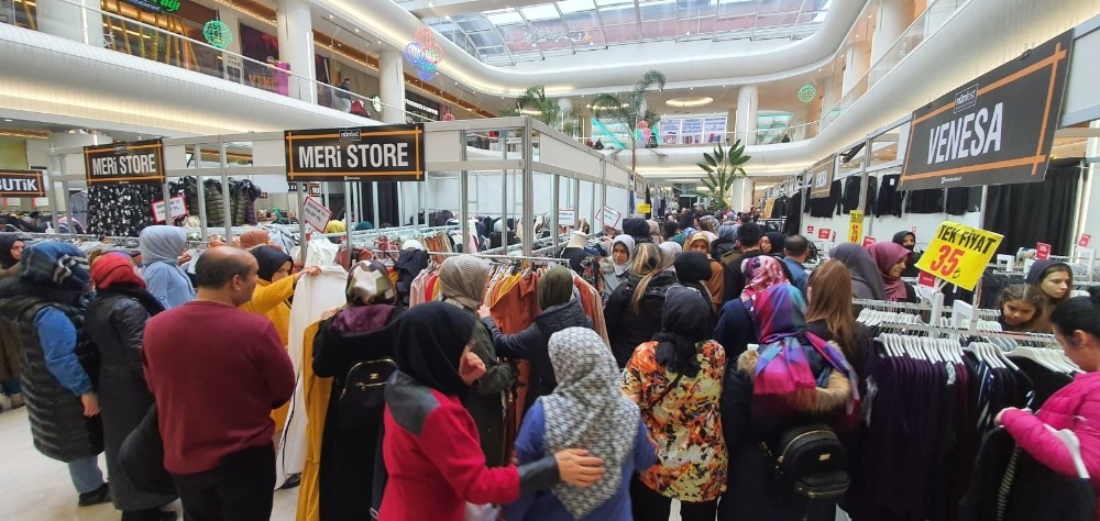 Bursa’da alışveriş izdihamı 