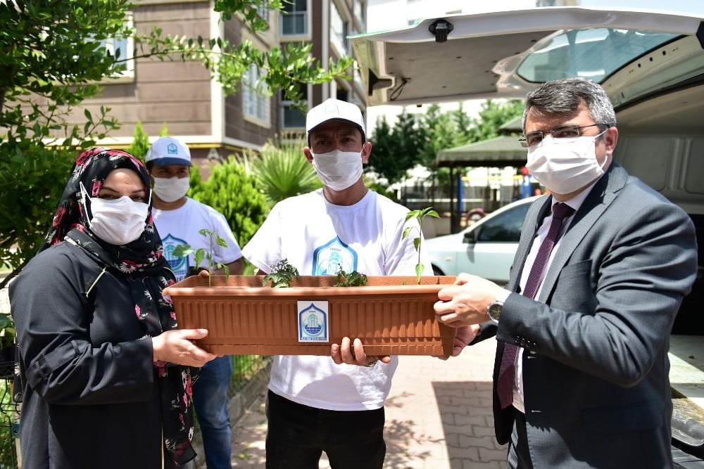 Bursa’da atıklar fideye dönüştü 