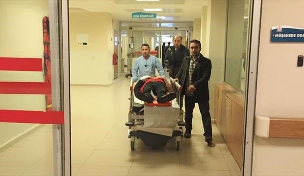 Bursa'da başkanın aracına çarpan motosikletli yaralandı