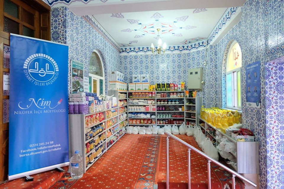 Bursa’da bir caminin içi ihtiyaç sahipleri için markete çevrildi 
