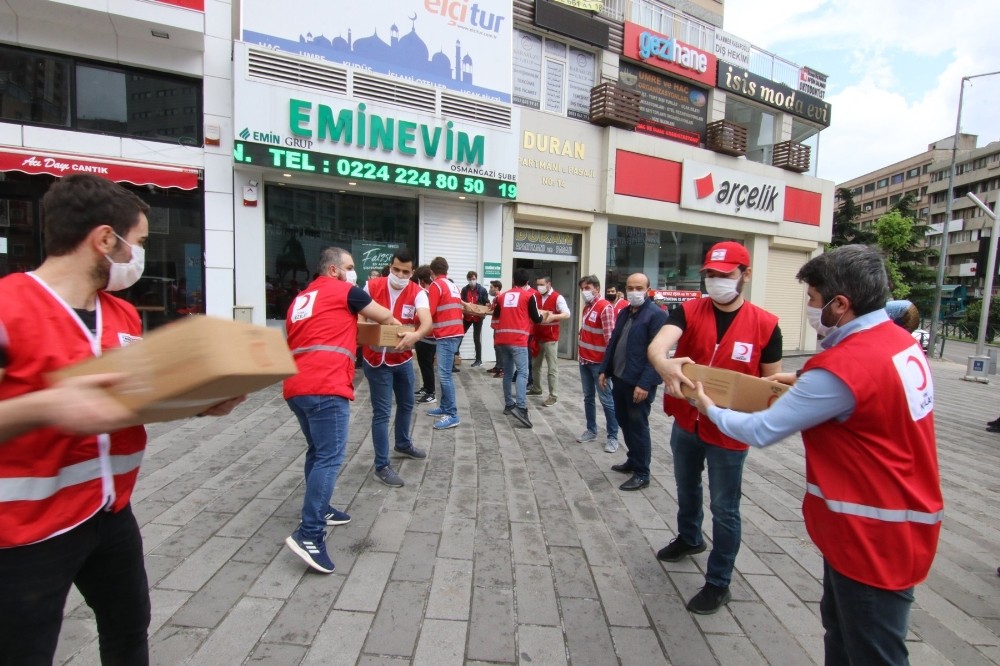 Bursa’da bir günde 100 mahallede dağıtım yapıldı 