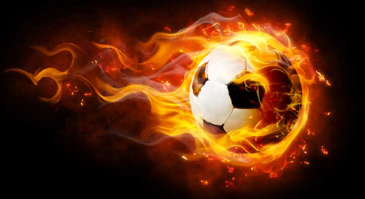 Bursa'da bir taraftar sahaya girdi ve Volkan Şen'in üzerine yürüdü