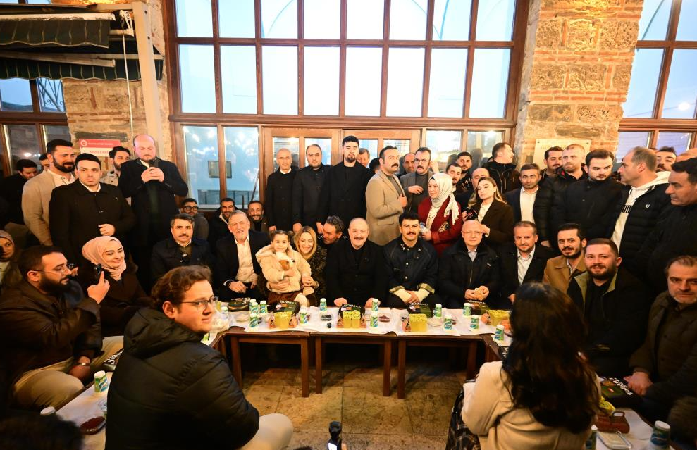 Bursa'da birlik sofrası: Mustafa Varank vatandaşlarla sahurda buluştu
