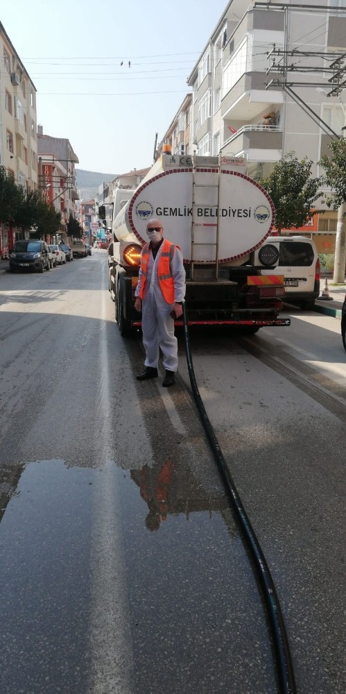 Bursa’da boş caddelerde büyük temizlik 