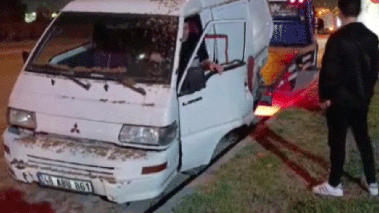 Bursa'da büyük kaza: 3 araç birbirine girdi!