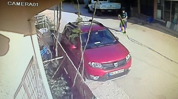 Bursa'da çaldığı araç yolda kalınca iple çekti