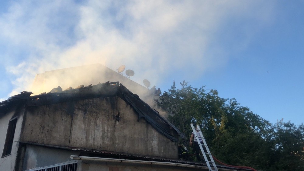 Bursa’da çıkan yangın bir evi küle çevirdi 