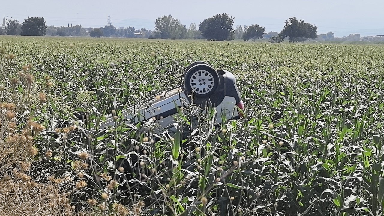 Bursa’da dehşet! Araç takla atıp mısır tarlasına uçtu