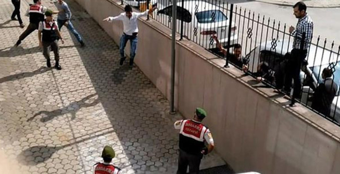 Bursa'da duruşma çıkışı ortalık fena karıştı!