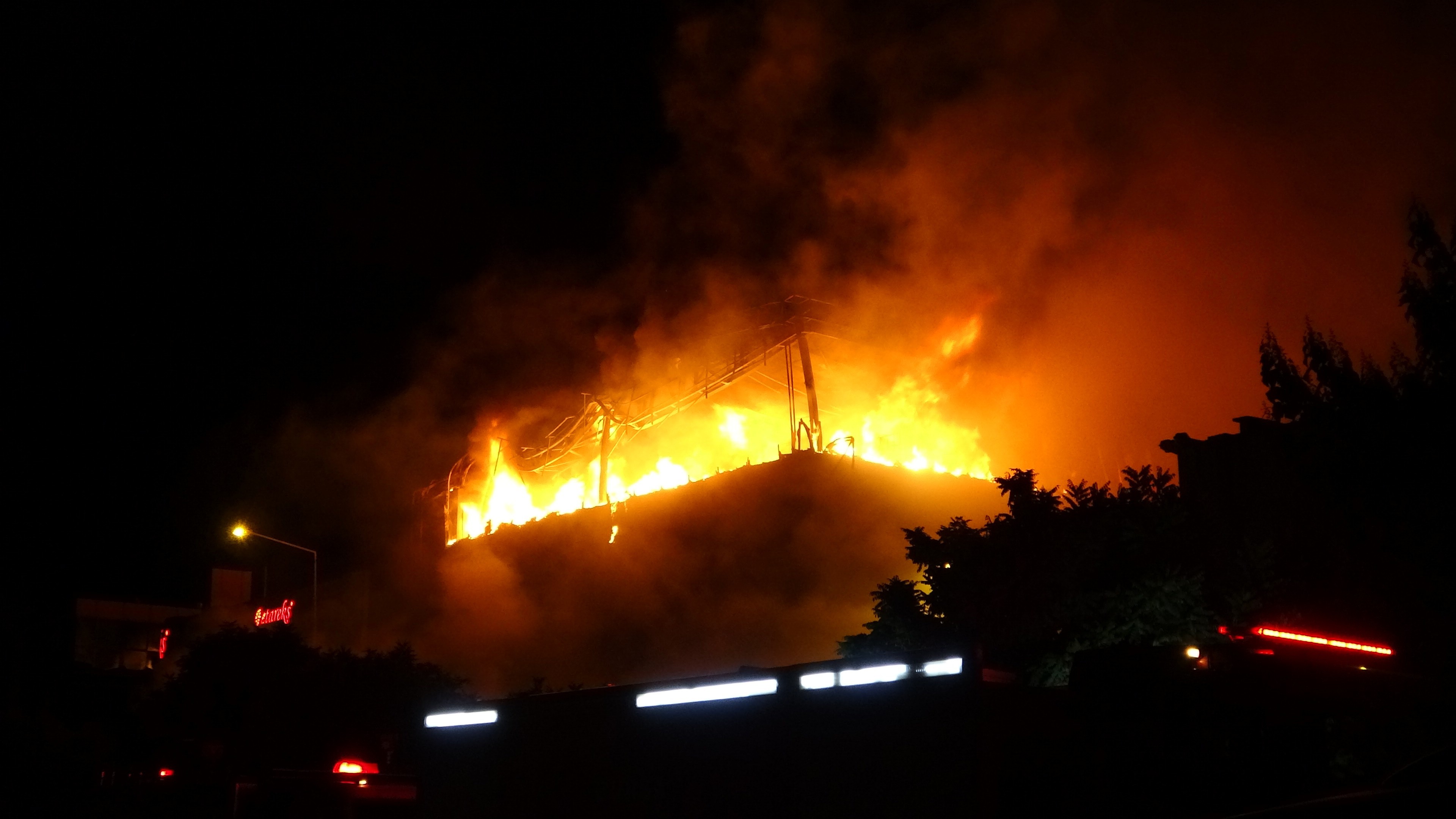 Bursa'da et deposunda korkutan yangın