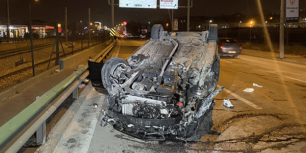 Bursa'da feci kaza! Araba inanılmaz halde...