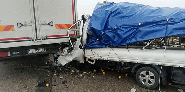 Bursa'da feci kaza! Kamyonet perte çıktı