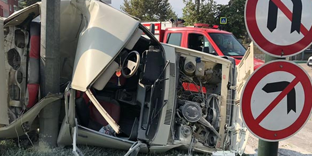 Bursa'da feci kaza! Otomobil kağıt gibi yırtıldı