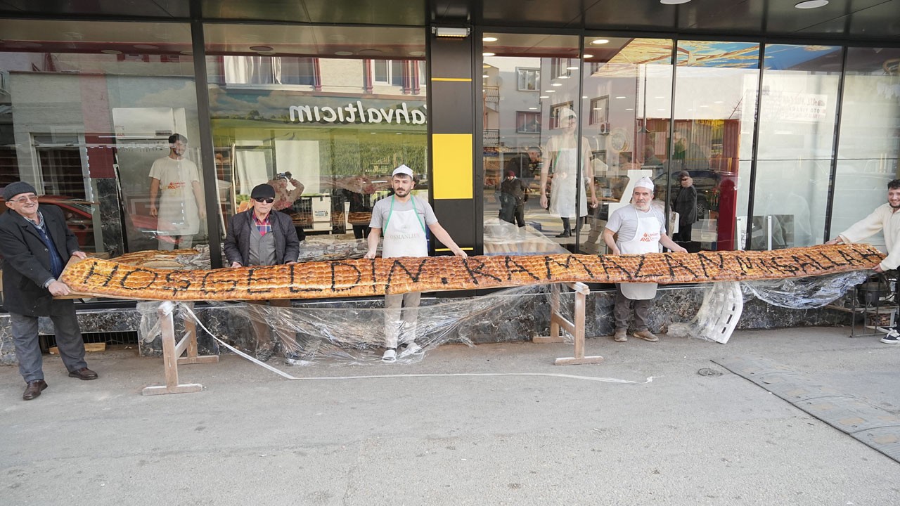 Bursa’da fırıncıdan rekor denemesi! Bu pideyi görenler şaşırıp kaldı