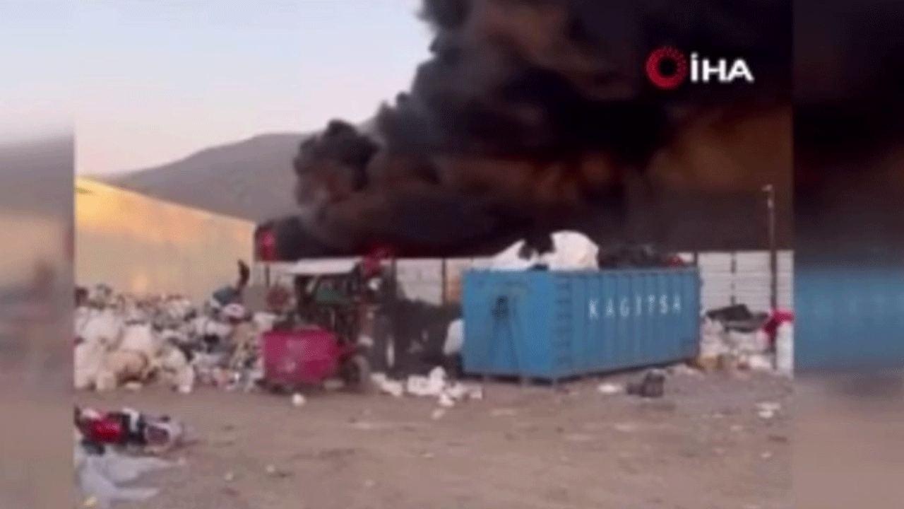 Bursa'da geri dönüş tesisinde yangın! Gökyüzünü siyah duman kaplandı!