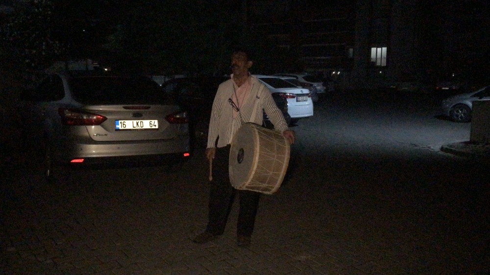 Bursa’da gönüllü davulcular sokaklarda 