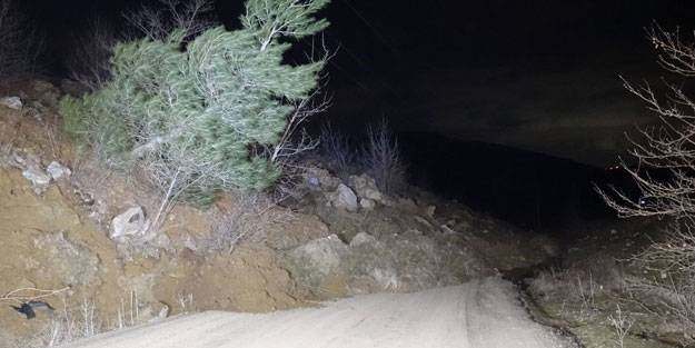 Bursa'da heyelan: Baraj yolu ulaşıma kapandı