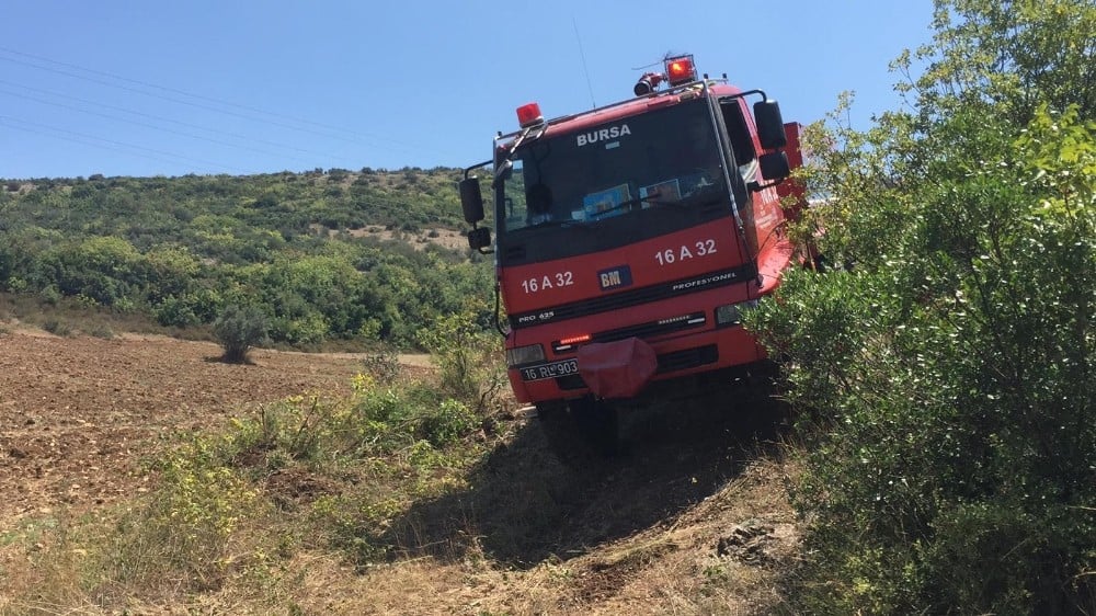 Bursa’da hırsızların çaldığı kabloların yenisi yapılırken orman yangını çıktı 