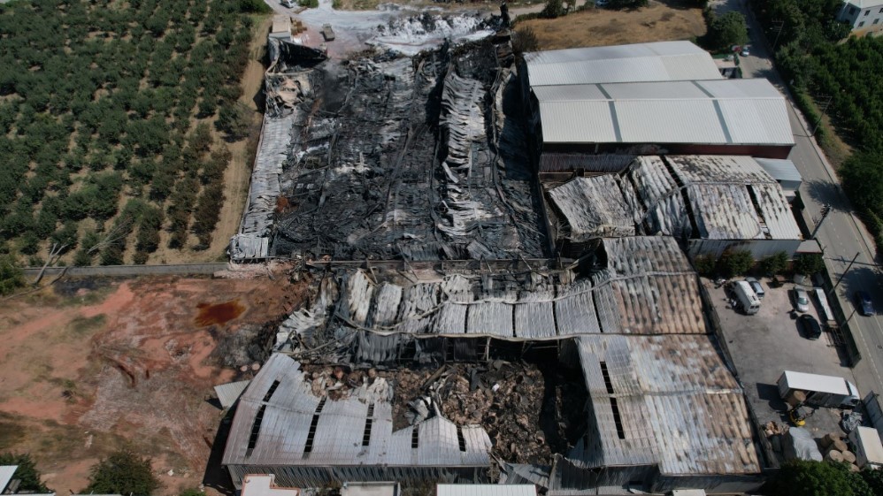 Bursa'da hurdaa fabrikası küle döndü! 5 bin dönümlük arazi enkaz oldu!