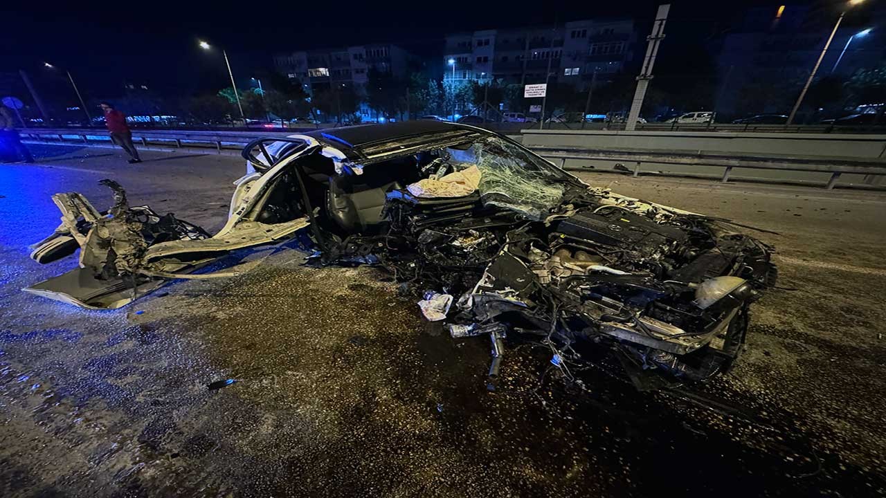 Bursa’da Hurdaya Dönen Otomobilden Mucize Kurtuluş