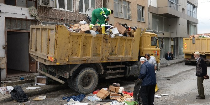 Bursa'da iki evden tam 15 kamyon...