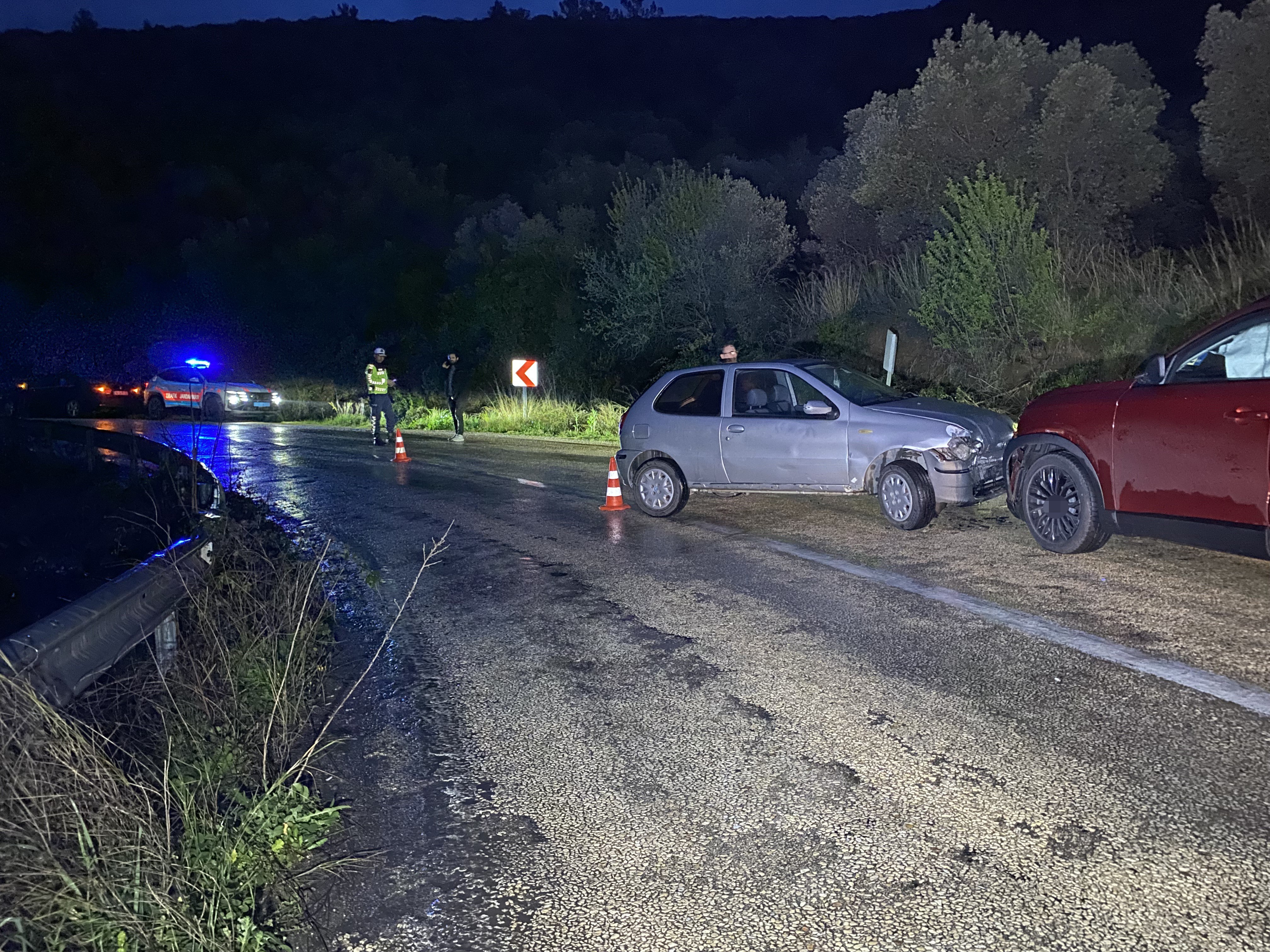 Bursa'da iki otomobil çarpıştı: 1 kişi yaralandı, 11 aylık bebek faciadan döndü