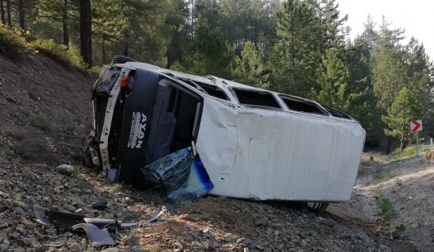 Bursa'da işçi servisi devrildi: 2’si ağır, 10 yaralı