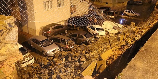 Bursa'da istinat duvarı çöktü