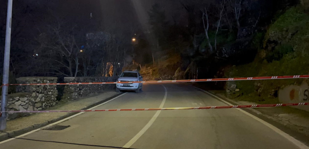 Bursa’da istinat duvarı çöktü! Yol çift yönlü trafiğe kapatıldı