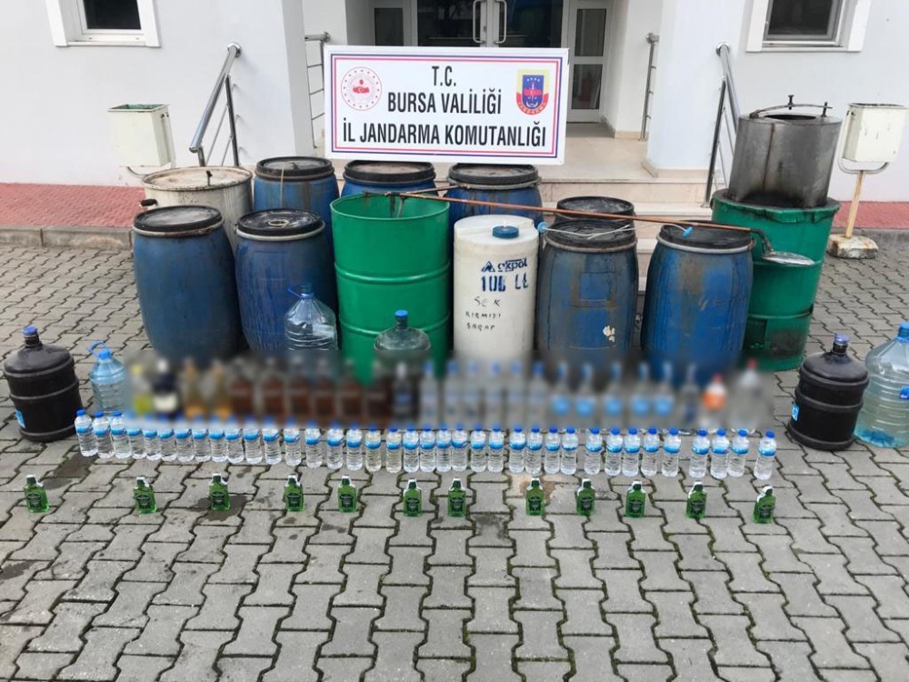 Bursa’da jandarmadan kaçak içki operasyonu 