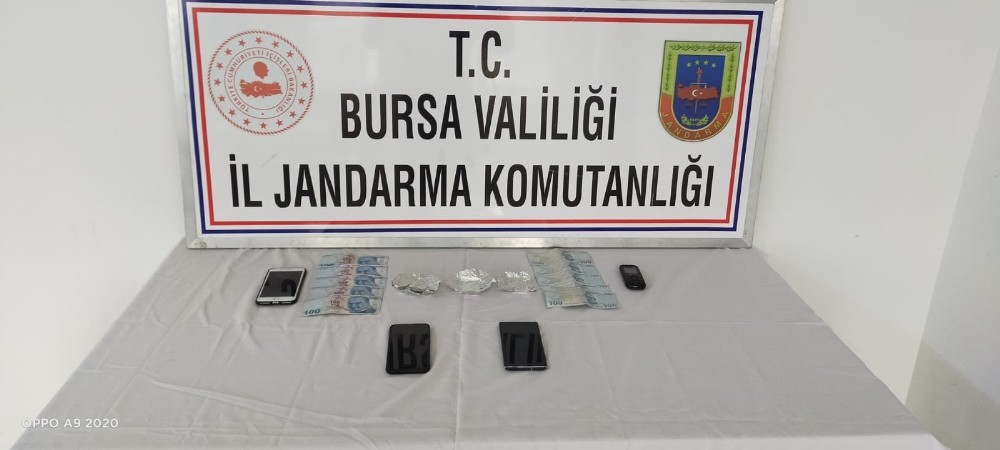 Bursa’da jandarmadan kaçamadılar 