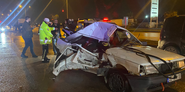 Bursa’da kamyon ile otomobil çarpıştı : 2 yaralı