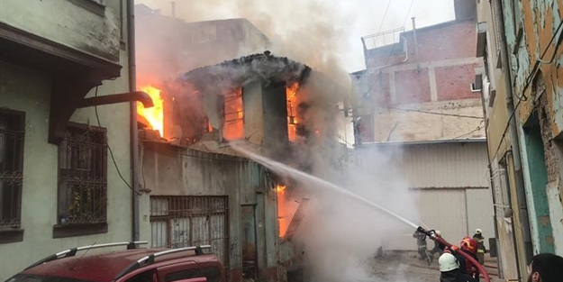 Bursa'da Kayhan Çarşısı'nda yangın çıktı