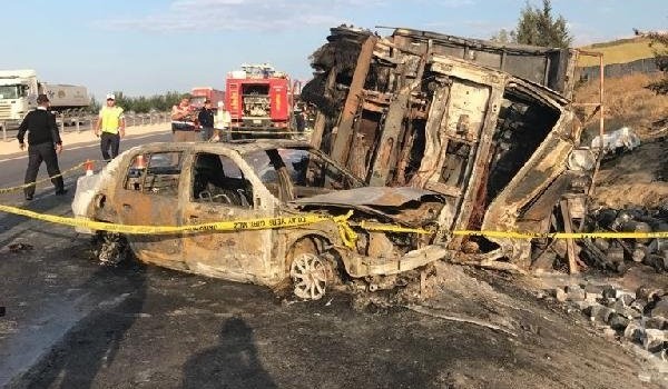 Bursa'da kaza: 2 kişi yanarak öldü