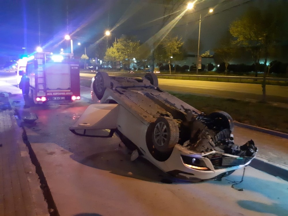 Bursa’da kontrolden çıkan otomobil 3 takla atarak ters döndü 