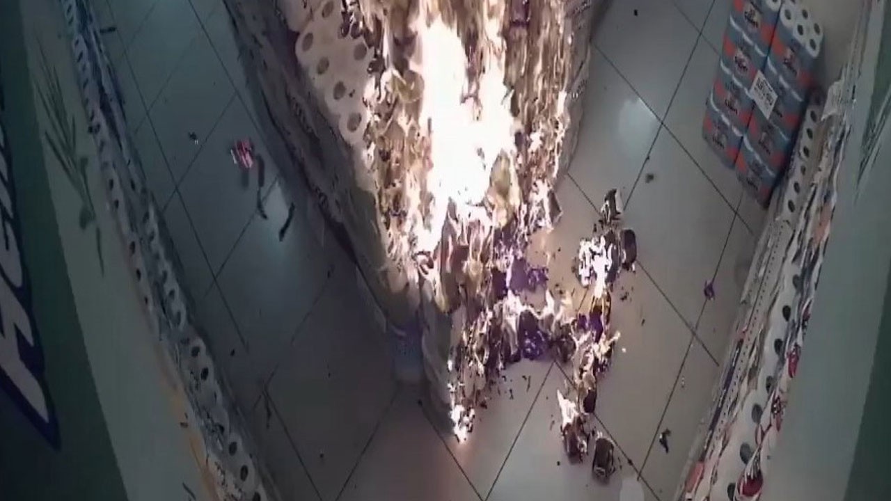 Bursa'da korku dolu anlar! 10 yaşındaki çocuk rafları ateşe verdi