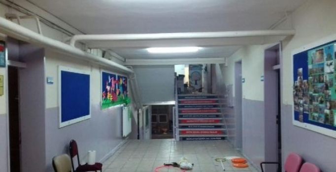 Bursa’da mahkumlar ‘Hayatını Renklendir Projesi' ile okulları boyuyor