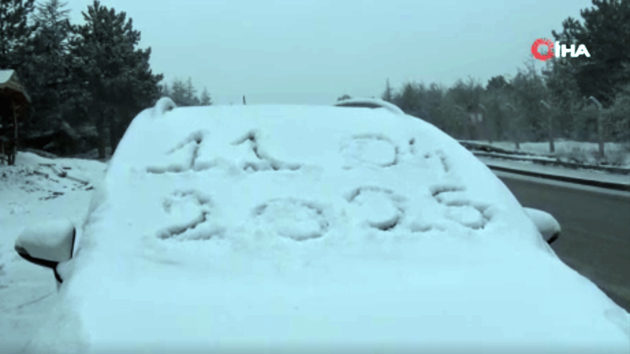 Bursa’da nisan ayında kar şaşkınlığı! Mahalleler beyaza büründü