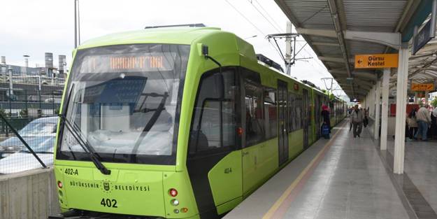 Bursa'da öğrenciler 2022'ye indirimli ulaşımla başladı