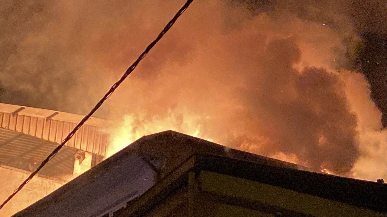 Bursa'da Oto Tamirhanesinde Yangın: Erken Müdahale Felaketi Önledi