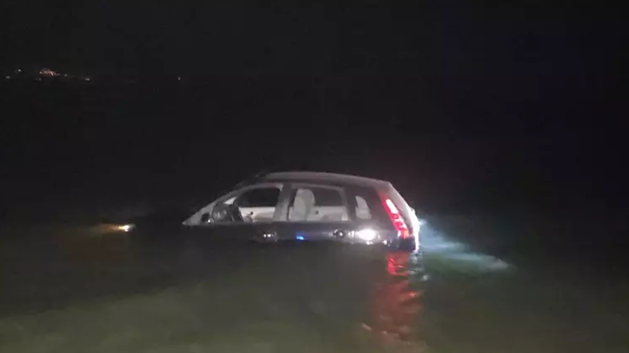 Bursa’da otomobil İznik Gölü'ne düştü!