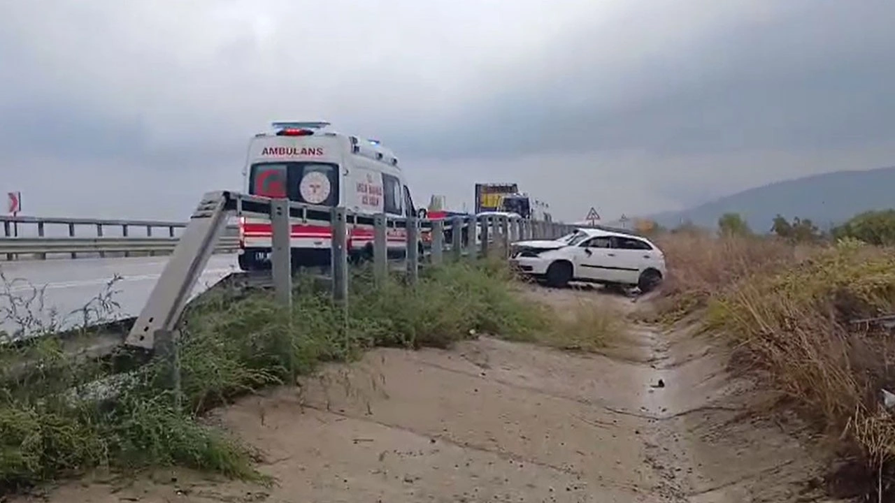 Bursa’da otomobil su kanalına düştü: 4 yaralı