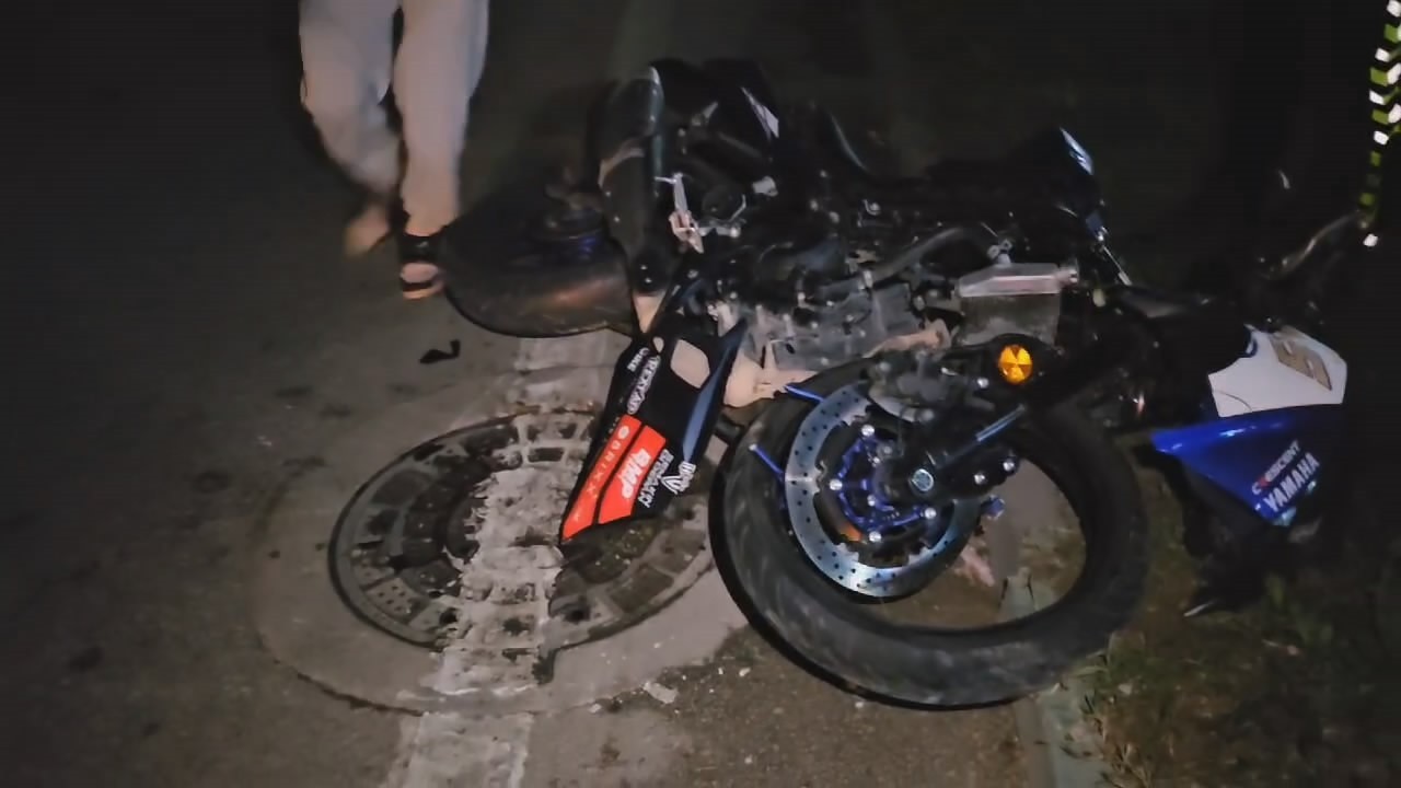 Bursa'da otomobile çarpan motosiklet sürücüsü yaralandı