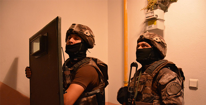 Bursa'da Özel Harekatlı şafak operasyonu: 7 kişi gözaltında