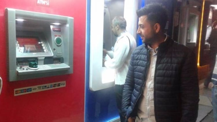 Bursa’da para yatırmak isterken ATM'deki düzeneği fark etti